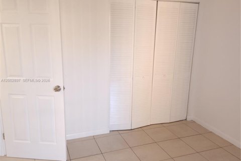Apartment in Tamarac, Florida 3 bedrooms, 108.42 sq.m. № 2069335 - photo 16