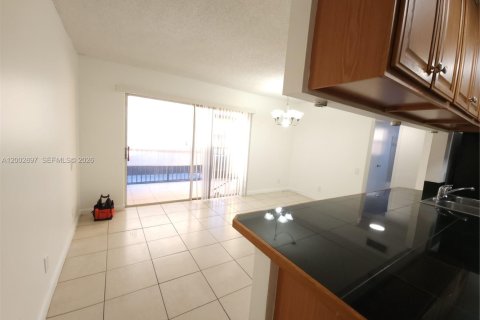 Apartment in Tamarac, Florida 3 bedrooms, 108.42 sq.m. № 2069335 - photo 22