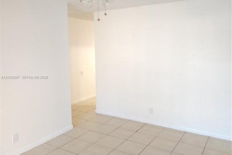 Apartment in Tamarac, Florida 3 bedrooms, 108.42 sq.m. № 2069335 - photo 4