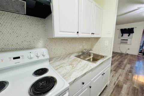 Propiedad comercial en venta en Miami, Florida № 2013116 - foto 10