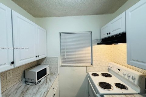 Propiedad comercial en venta en Miami, Florida № 2013116 - foto 6