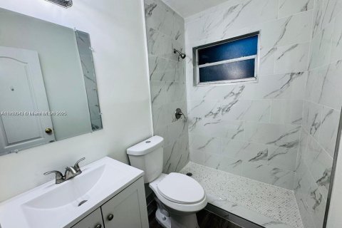 Propiedad comercial en venta en Miami, Florida № 2013116 - foto 4