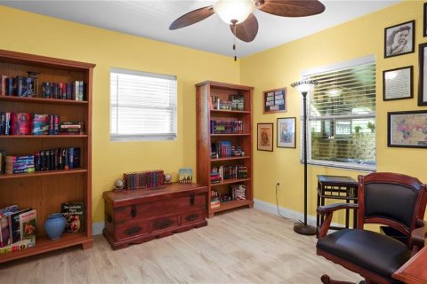 House in Saint Petersburg, Florida 3 bedrooms, 134.15 sq.m. № 1808915 - photo 27