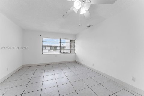 Townhouse in Miami, Florida 3 bedrooms, 126.81 sq.m. № 2032246 - photo 21