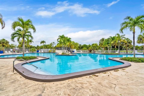 Townhouse in Miami, Florida 3 bedrooms, 126.81 sq.m. № 2032246 - photo 29