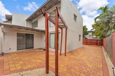 Townhouse in Miami, Florida 3 bedrooms, 126.81 sq.m. № 2032246 - photo 28