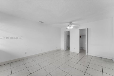 Townhouse in Miami, Florida 3 bedrooms, 126.81 sq.m. № 2032246 - photo 20