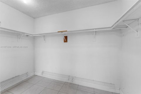 Townhouse in Miami, Florida 3 bedrooms, 126.81 sq.m. № 2032246 - photo 22