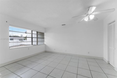 Townhouse in Miami, Florida 3 bedrooms, 126.81 sq.m. № 2032246 - photo 19