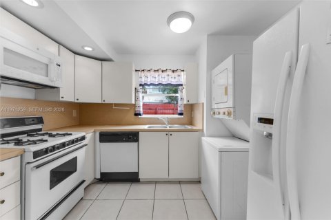 Townhouse in Miami, Florida 3 bedrooms, 126.81 sq.m. № 2032246 - photo 10