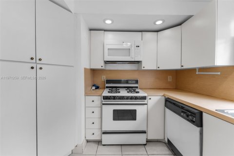 Townhouse in Miami, Florida 3 bedrooms, 126.81 sq.m. № 2032246 - photo 11