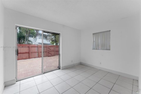 Townhouse in Miami, Florida 3 bedrooms, 126.81 sq.m. № 2032246 - photo 13