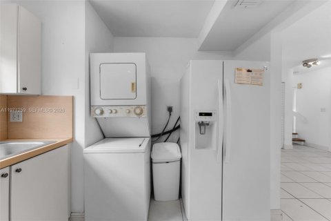 Townhouse in Miami, Florida 3 bedrooms, 126.81 sq.m. № 2032246 - photo 12