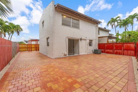 Townhouse in Miami, Florida 3 bedrooms, 126.81 sq.m. № 2032246 - photo 23