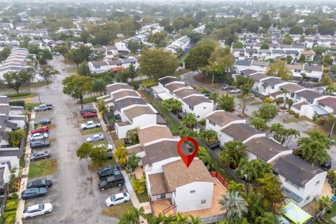 Townhouse in Miami, Florida 3 bedrooms, 126.81 sq.m. № 2032246 - photo 5