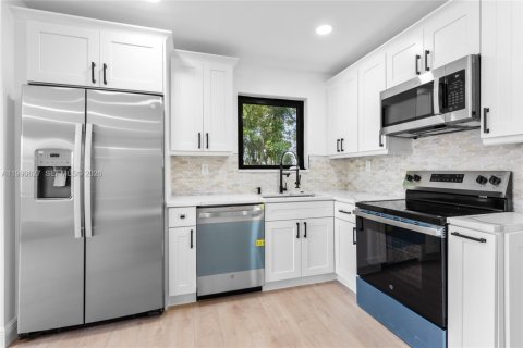 Casa en alquiler en Davie, Florida, 3 dormitorios, 204.01 m2 № 2055558 - foto 2