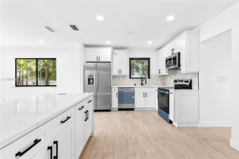Casa en Davie, Florida 3 dormitorios, 204.01 m2 № 2055558