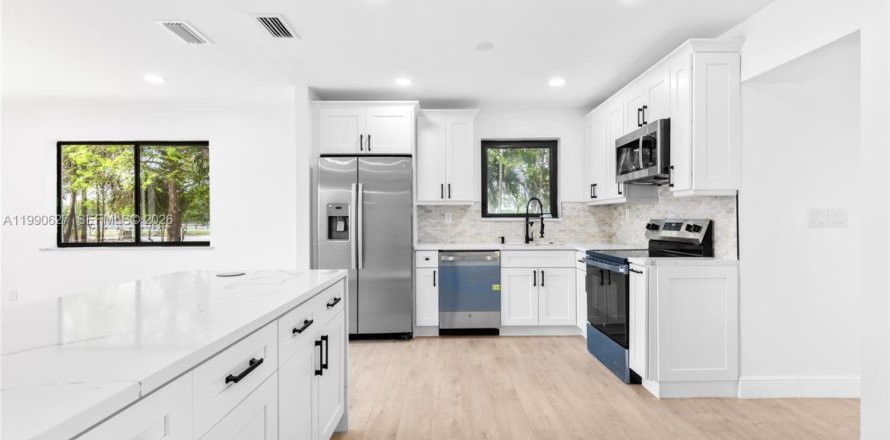 Casa en Davie, Florida 3 dormitorios, 204.01 m2 № 2055558