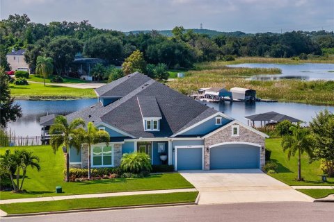 House in Clermont, Florida 4 bedrooms, 353.68 sq.m. № 1919756 - photo 1