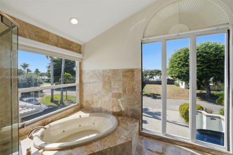 Villa ou maison à vendre à Lighthouse Point, Floride: 4 chambres, 411.19 m2 № 2007328 - photo 21