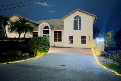 Villa ou maison à Lighthouse Point, Floride 4 chambres, 411.19 m2 № 2007328