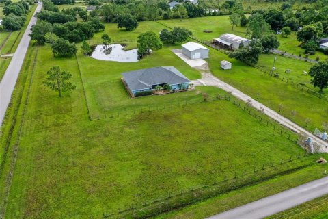 Снять в аренду виллу или дом в Брейдентон, Флорида 8 комнат, 219.44м2, № 1828534 - фото 2