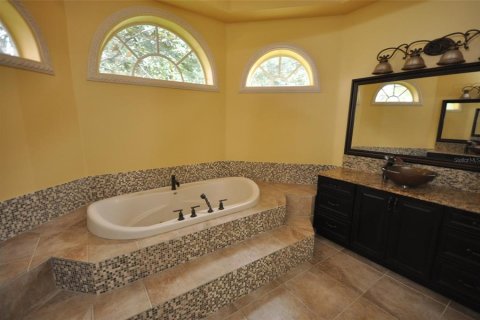 Casa en alquiler en Orlando, Florida, 4 dormitorios, 343.27 m2 № 1906799 - foto 13