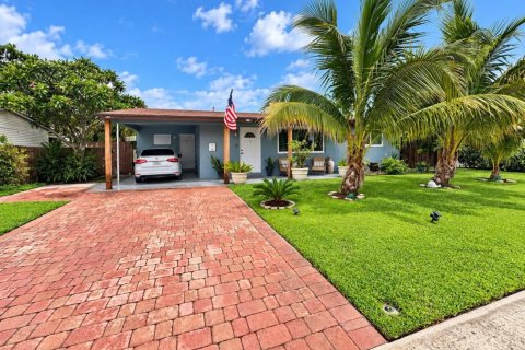 Villa ou maison à Deerfield Beach, Floride 3 chambres, 118.91 m2 № 2400847