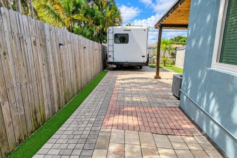 Villa ou maison à vendre à Deerfield Beach, Floride: 3 chambres, 118.91 m2 № 2400847 - photo 28