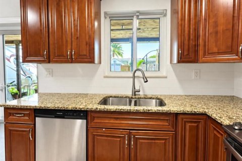 Villa ou maison à vendre à Deerfield Beach, Floride: 3 chambres, 118.91 m2 № 2400847 - photo 2