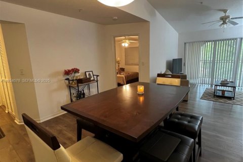 Condominio en alquiler en Miramar, Florida, 2 dormitorios, 100.33 m2 № 1992994 - foto 3