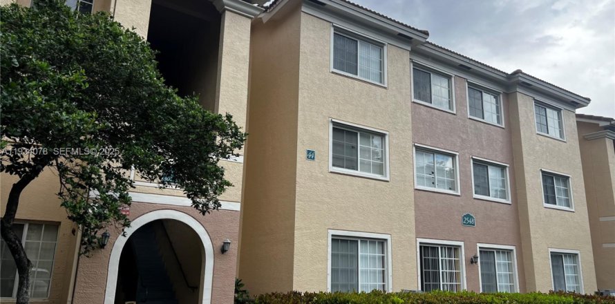 Condominio en Miramar, Florida, 2 dormitorios  № 1992994
