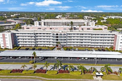 Condo in Saint Petersburg, Florida, 2 bedrooms  № 1551007 - photo 1