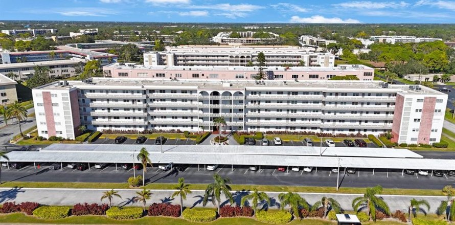 Condo in Saint Petersburg, Florida, 2 bedrooms  № 1551007