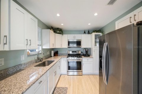 Condo in Saint Petersburg, Florida, 2 bedrooms  № 1551007 - photo 15