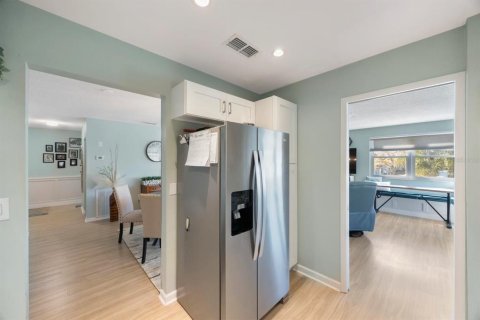 Condo in Saint Petersburg, Florida, 2 bedrooms  № 1551007 - photo 16