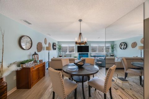 Condo in Saint Petersburg, Florida, 2 bedrooms  № 1551007 - photo 12