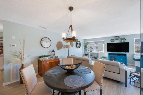 Condo in Saint Petersburg, Florida, 2 bedrooms  № 1551007 - photo 13