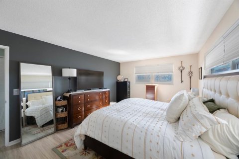 Condo in Saint Petersburg, Florida, 2 bedrooms  № 1551007 - photo 23