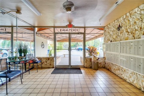 Condo in Sunrise, Florida, 1 bedroom № 1942149 - photo 17