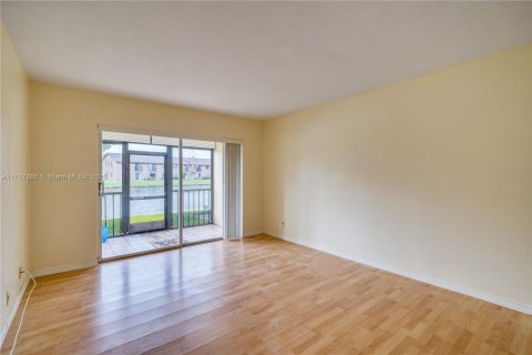 Condo in Sunrise, Florida, 1 bedroom № 1942149 - photo 6