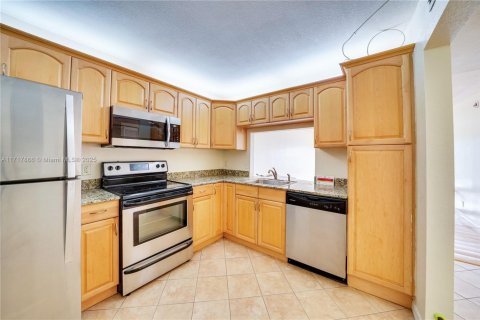 Condo in Sunrise, Florida, 1 bedroom № 1942149 - photo 1