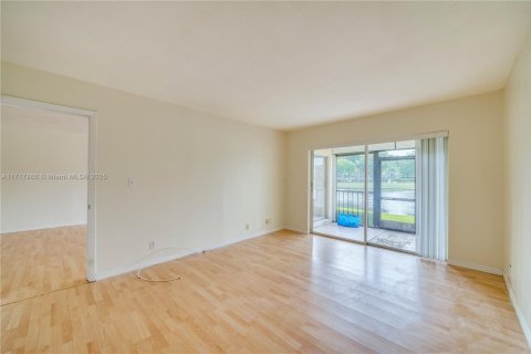 Condo in Sunrise, Florida, 1 bedroom № 1942149 - photo 7