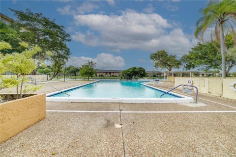 Condo in Sunrise, Florida, 1 bedroom № 1942149 - photo 14