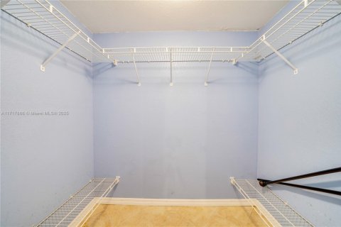 Condo in Sunrise, Florida, 1 bedroom № 1942149 - photo 11