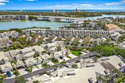 Condominio en Jupiter, Florida, 2 dormitorios № 2192560