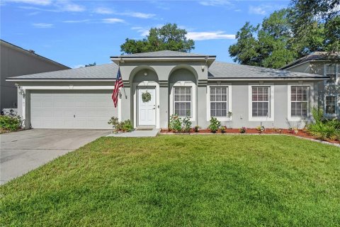 House in Groveland, Florida 4 bedrooms, 195.84 sq.m. № 2324042