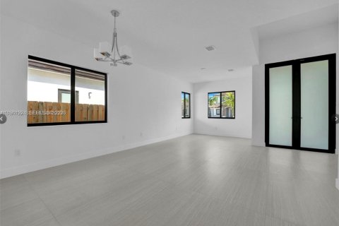 Купить виллу или дом в Майами, Флорида 4 спальни, 220.46м2, № 2024686 - фото 15