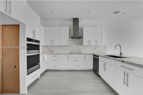 Купить виллу или дом в Майами, Флорида 4 спальни, 220.46м2, № 2024686 - фото 12