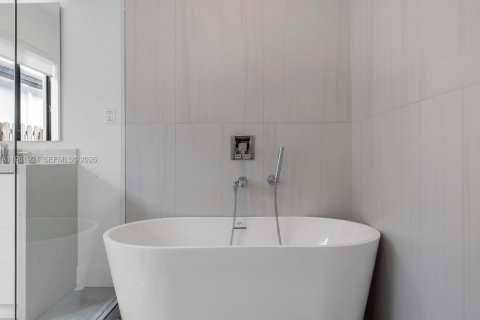 Купить виллу или дом в Майами, Флорида 4 спальни, 220.46м2, № 2024686 - фото 23